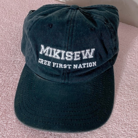 5/$25 Washed Black Mikisew Cree First Nations Ponytail Hat - Picture 1 of 10